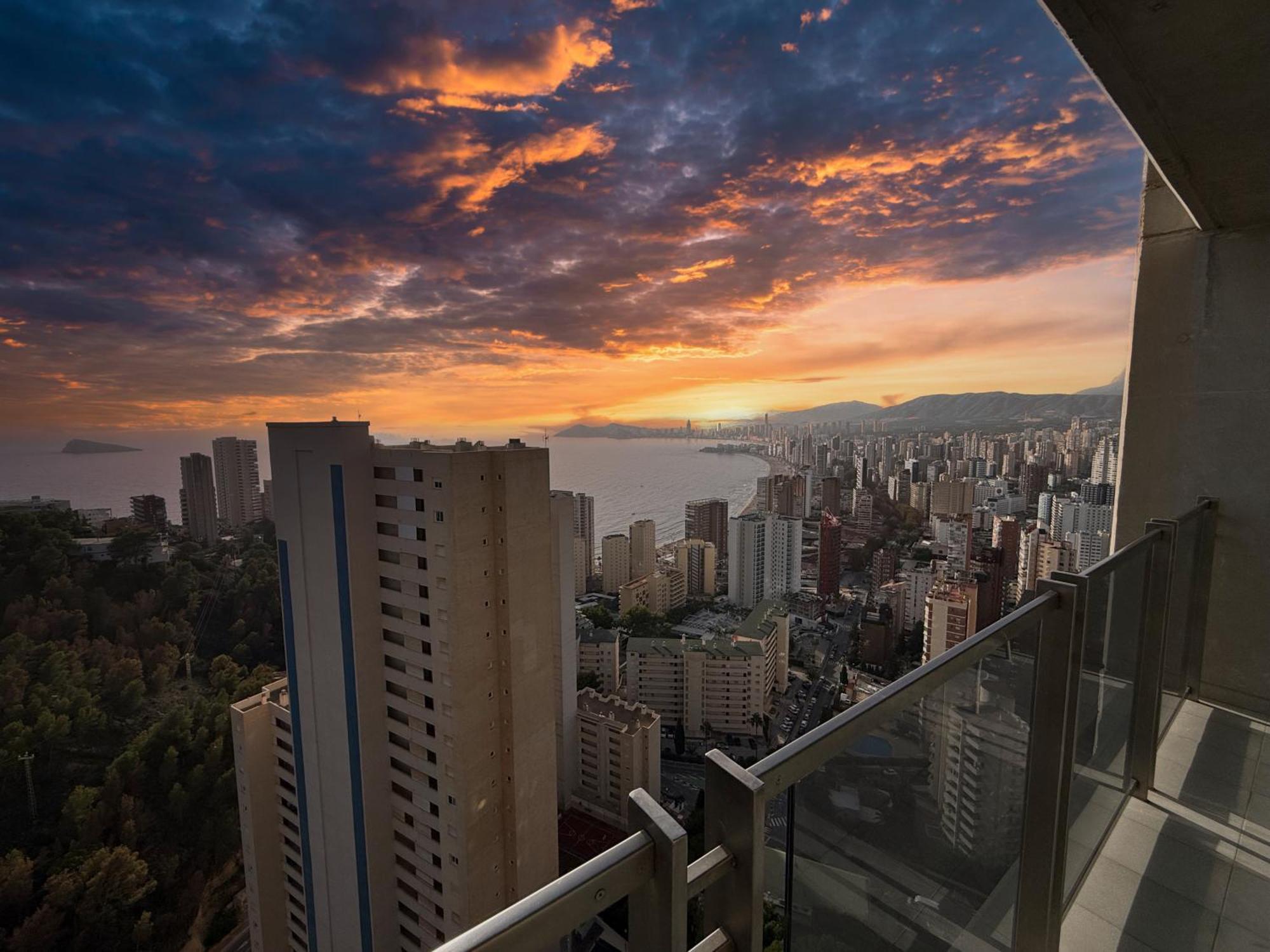 Beautiful Apartment Near Beach With Panoramic Sea-View Benidorm Eksteriør bilde